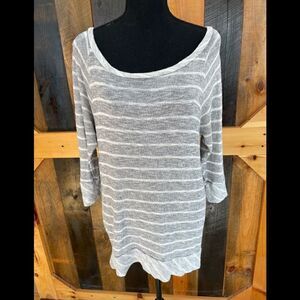 ROXY round neck knit gray and white striped top, 3/4 sleeves, size M.